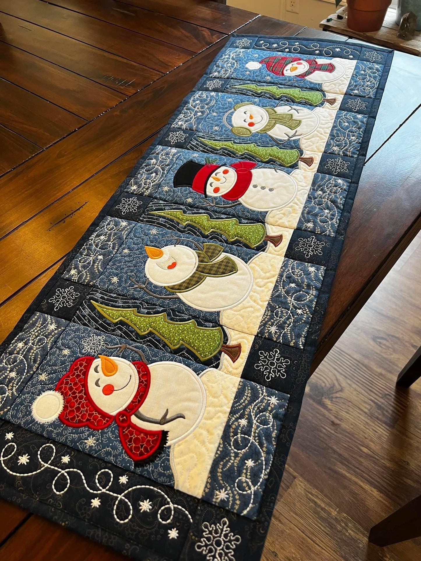 Snowmen  Quilted Table Runner GFTOTL624